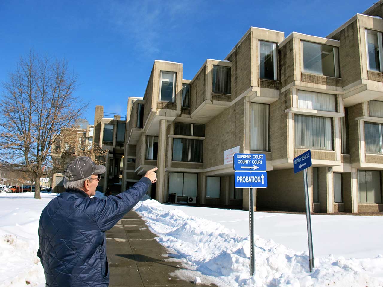 Tom C. pointing out a fixable leak (click to enlarge)