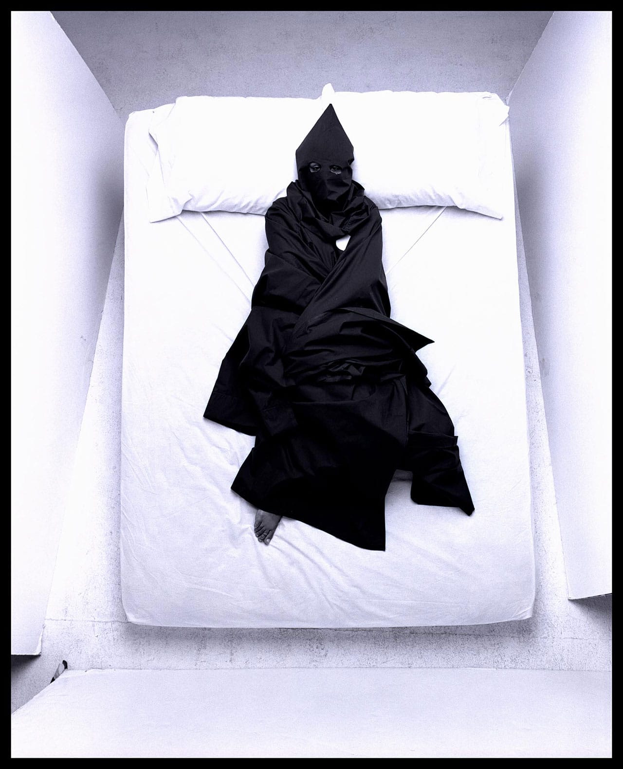 Anthony Barboza (Kamoinge), "Fear" (nd), from the series ,Black Dreams/White Sheets' (courtesy the artist) (click to enlarge)