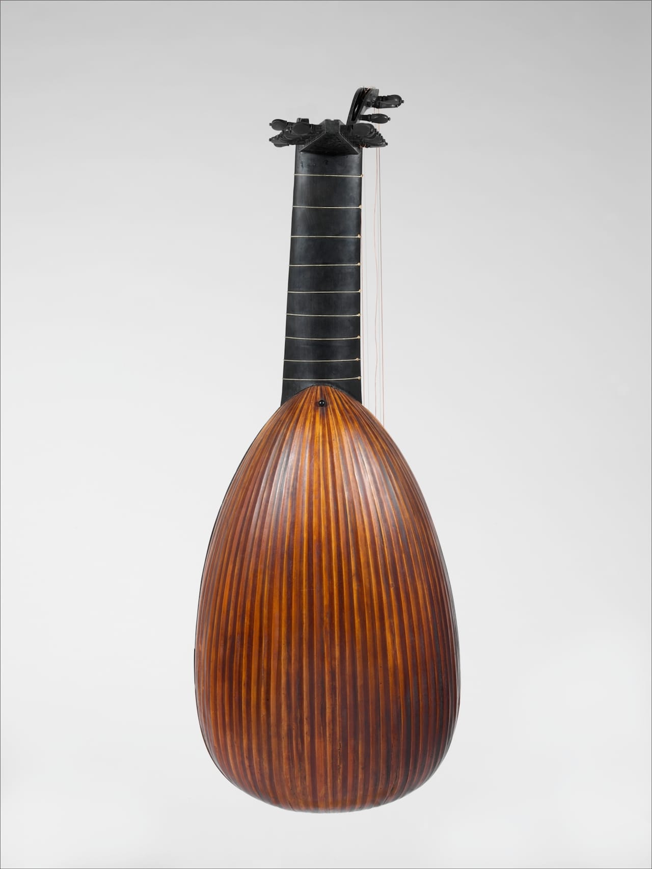 Lute Attributed to Wendelin Tieffenbrucker German, active 1570–1610) Late 16th century, Padua, Italy Yew, spruce, ebony, maple, 56 cm (22 1/16 in.) Chordophone-Lute-plucked-fretted