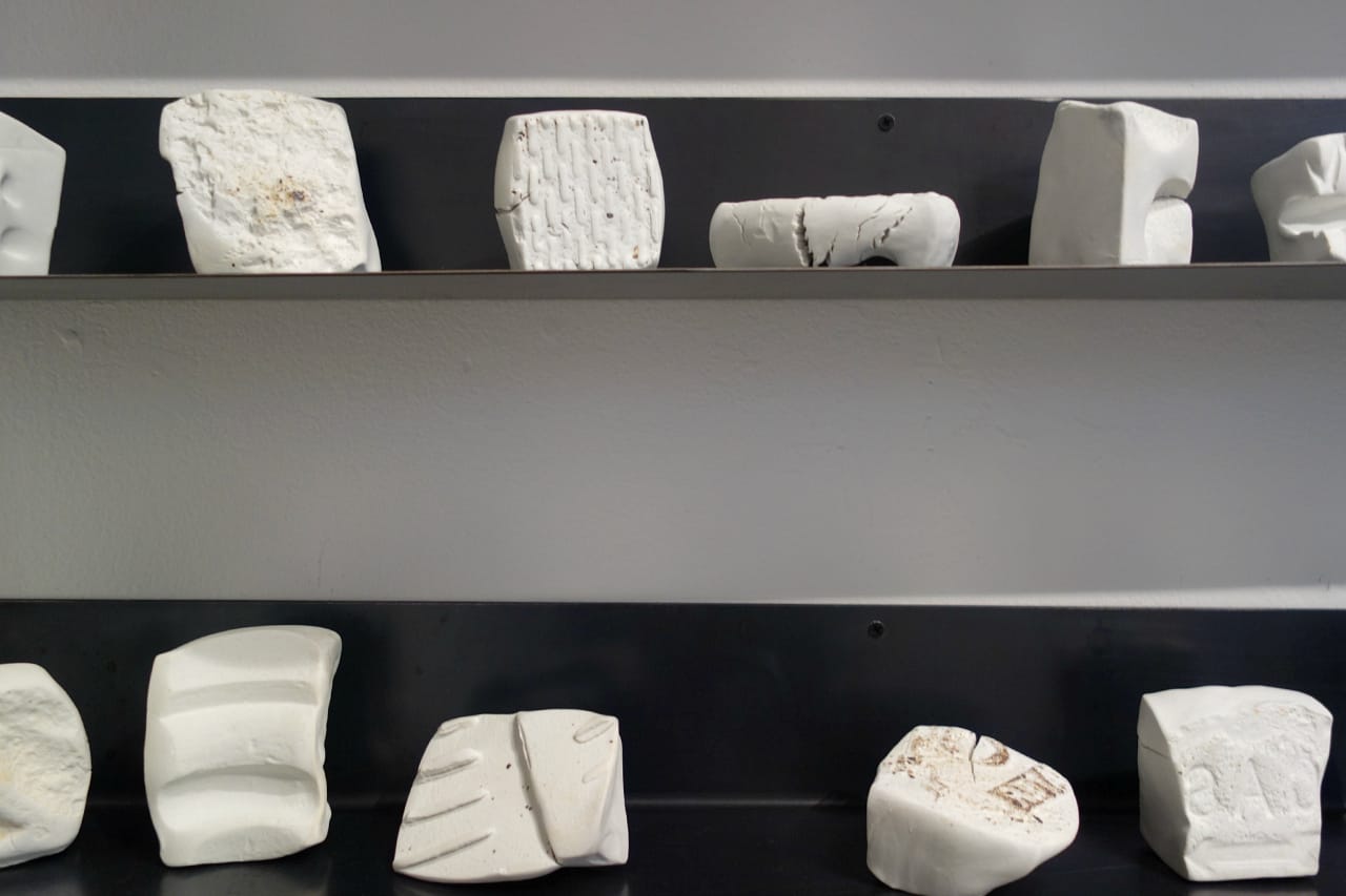 'Shifting Impressions' at Cuchifritos (photo by the author for Hyperallergic)