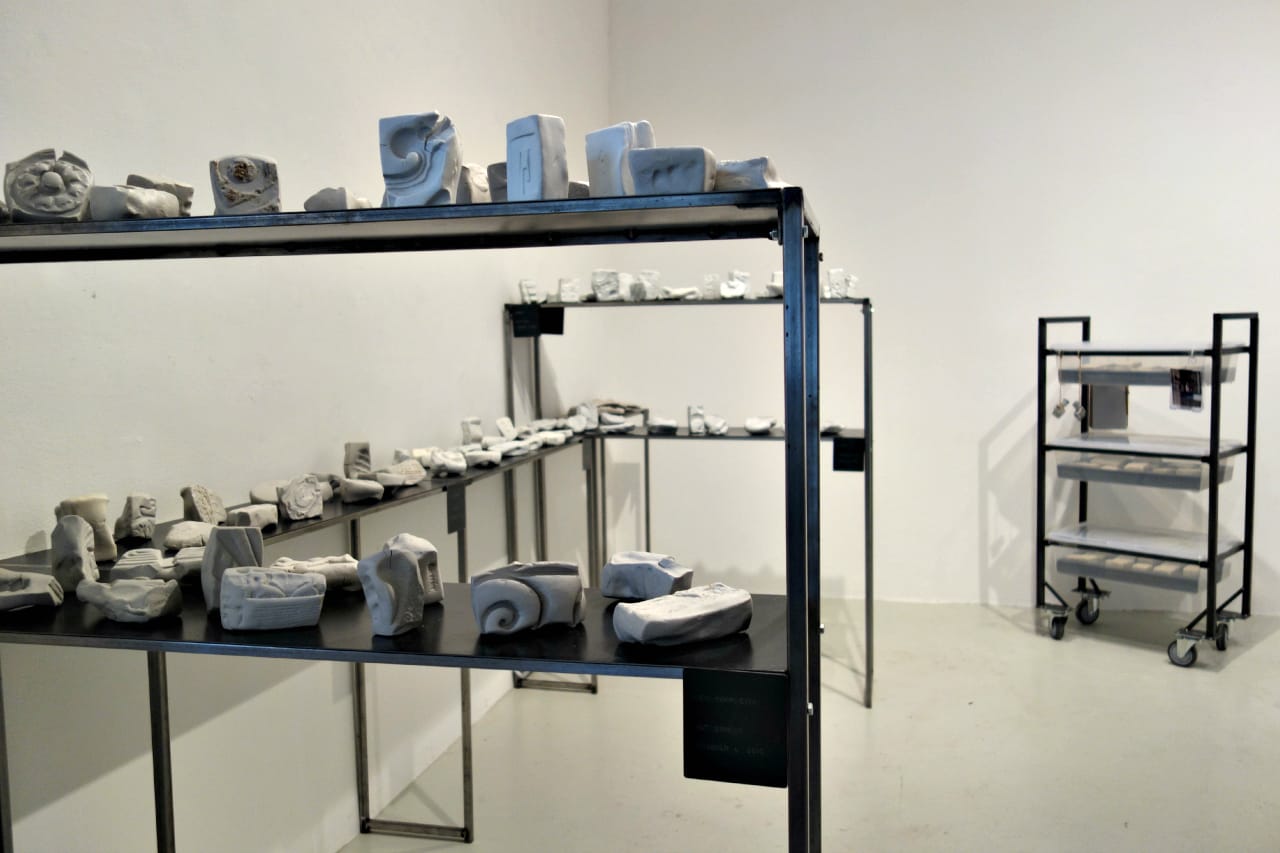 'Shifting Impressions' at Cuchifritos (photo by the author for Hyperallergic)