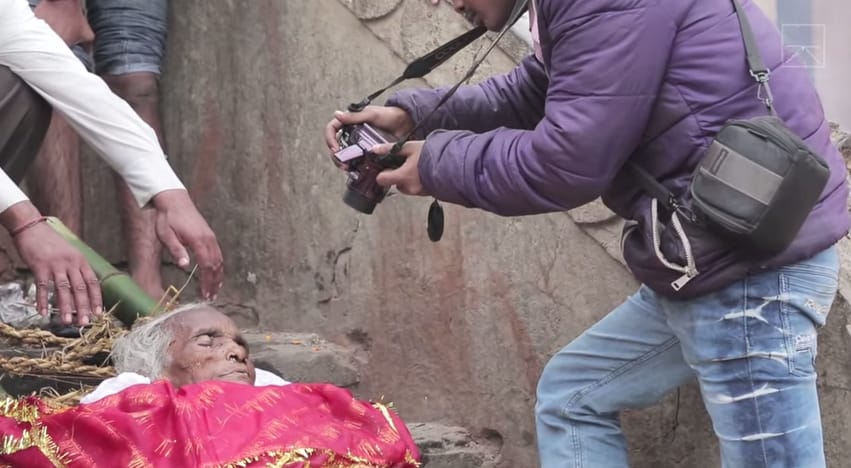A still from 'Death Photographers,' a short documentary on the photographers for cremations on the Ganges (screenshot by the author via YouTube)