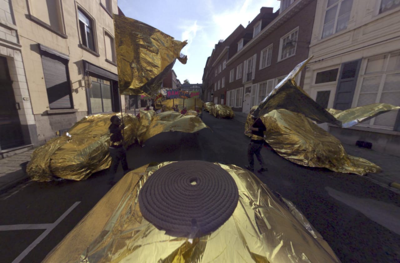 Foil flag waving in 'Mons Street Review'