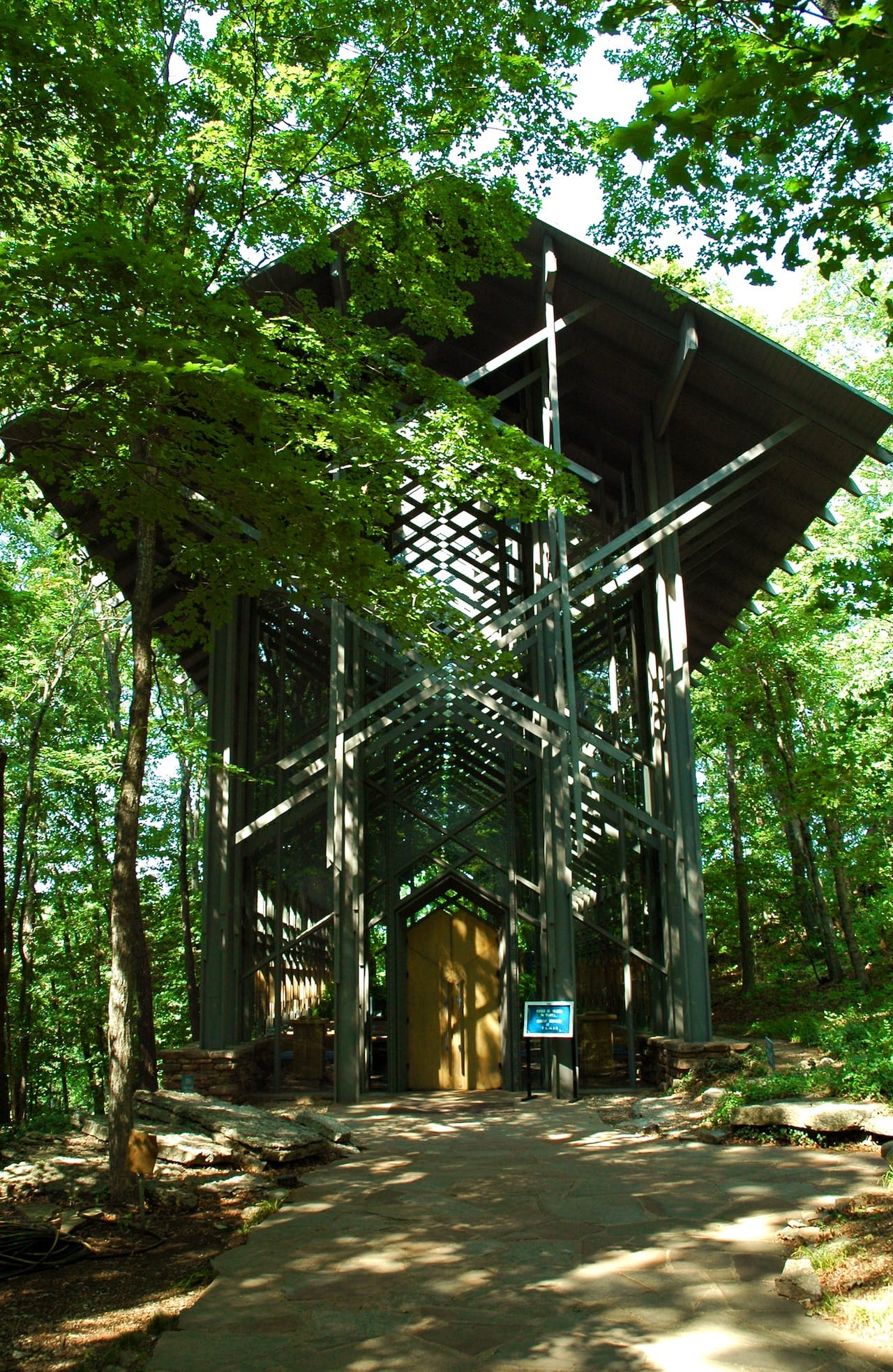 Jones's Thorncrown Chapel in Eureka Springs (Image via Wikimedia) 