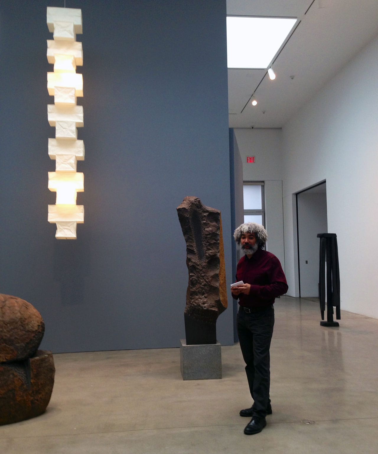 Fred Wilson discussing 'Isamu Noguchi: Variations' at Pace Gallery (all photos by the author for Hyperallergic)