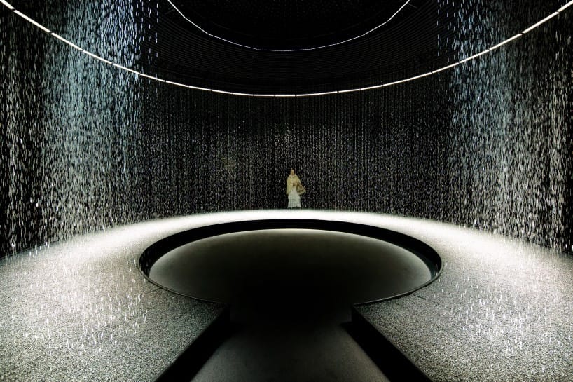 60 drops of water fall each second in "Light in Water" by DGT architects, on view in Paris at Éléphant Paname in Paris (© takuji shimmura, courtesy DGT architects)