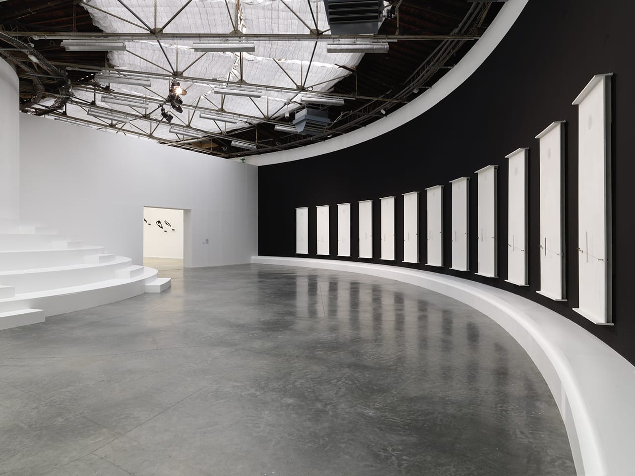 Exhibition view w Sculptures musicales