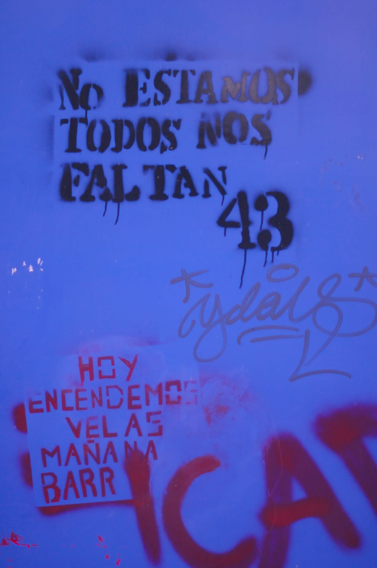 Detail of graffiti on a sculpture by Sebestián at the Museo de Arte Moderno (click to enlarge)