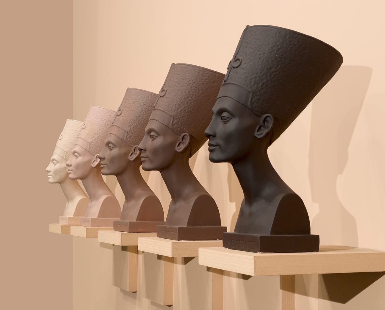 Fred Wilson, "Grey Area (Brown version)" (1993), paint, plaster, and wood; five busts, each: 18¾ x 9 x 13 in (47.6 x 22.9 x 33 cm); overall: 20 x 84 in (50.8 x 213.4 cm), Brooklyn Museum, bequest of William K. Jacobs, Jr., and bequest of Richard J. Kempe, by exchange, 2008.6a-j (photo by Sarah DeSantis and Jonathan Dorado, courtesy Brooklyn Museum)