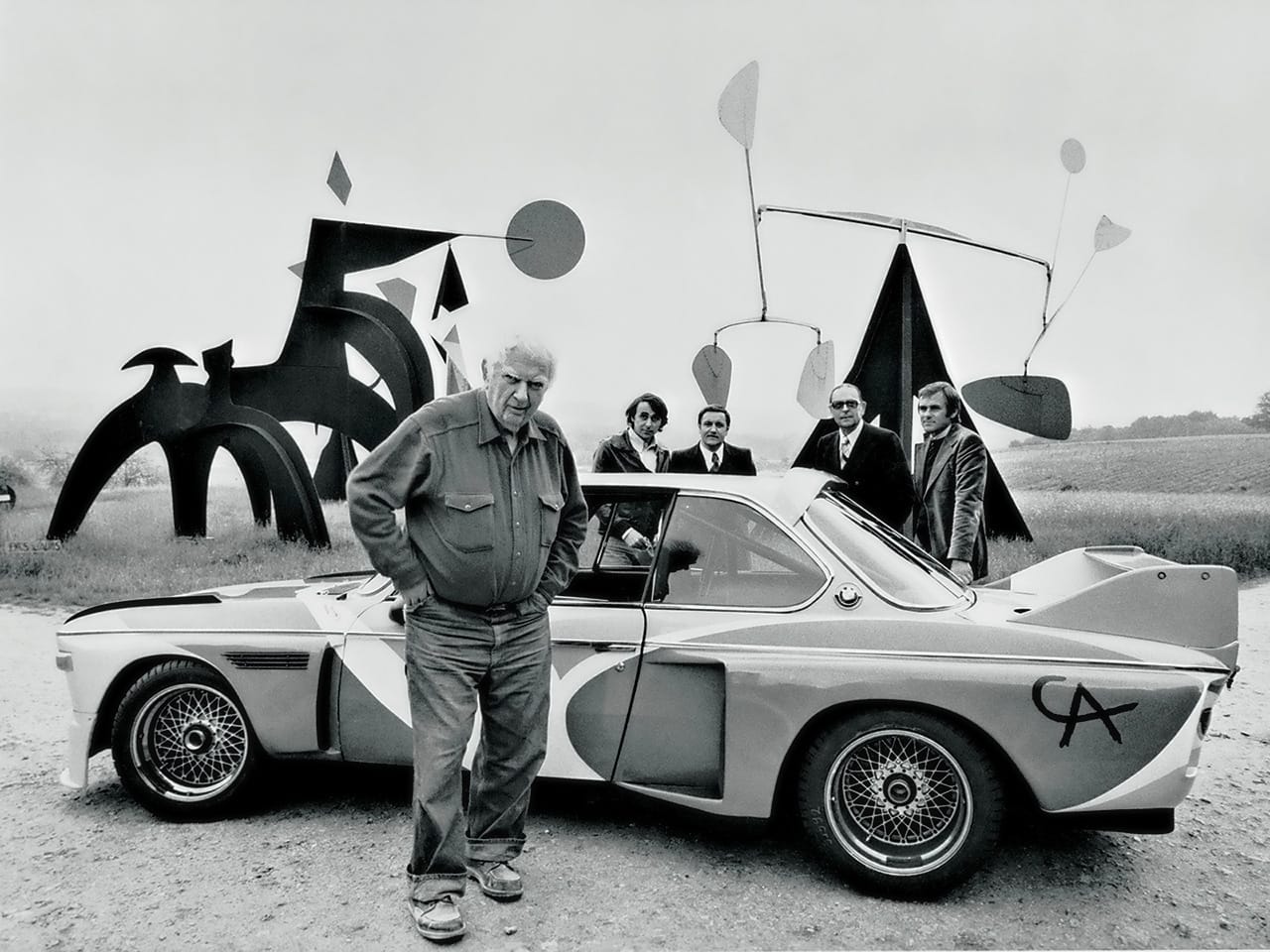Alexander Calder and his BMW 3.0 CSL Art Car from 1975 (© BMW AG)