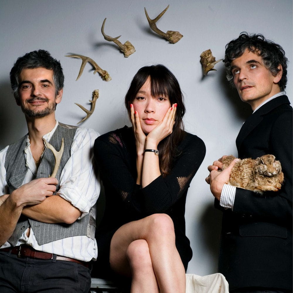 BLONDE REDHEAD