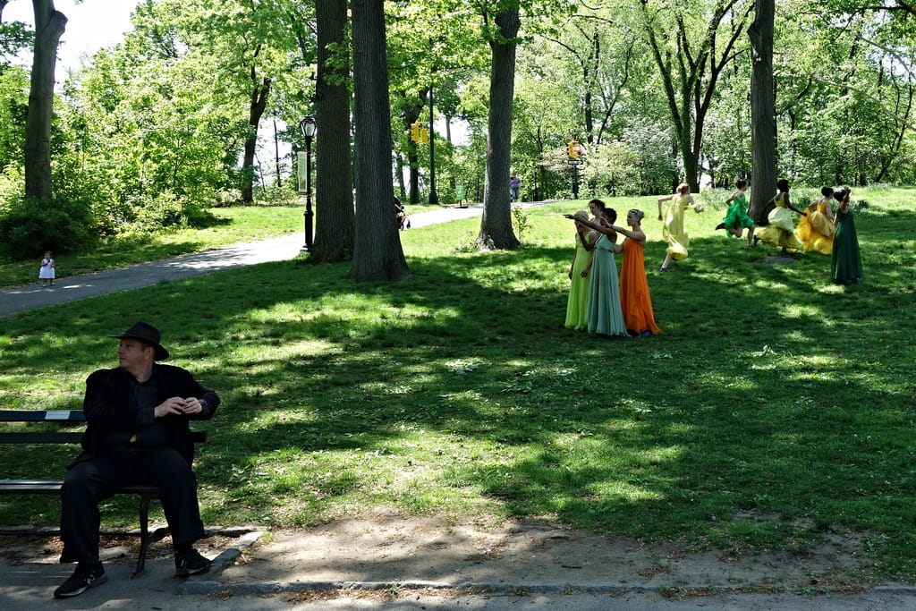 Lauri Stallings + glo performing "And all directions, i come to you" 