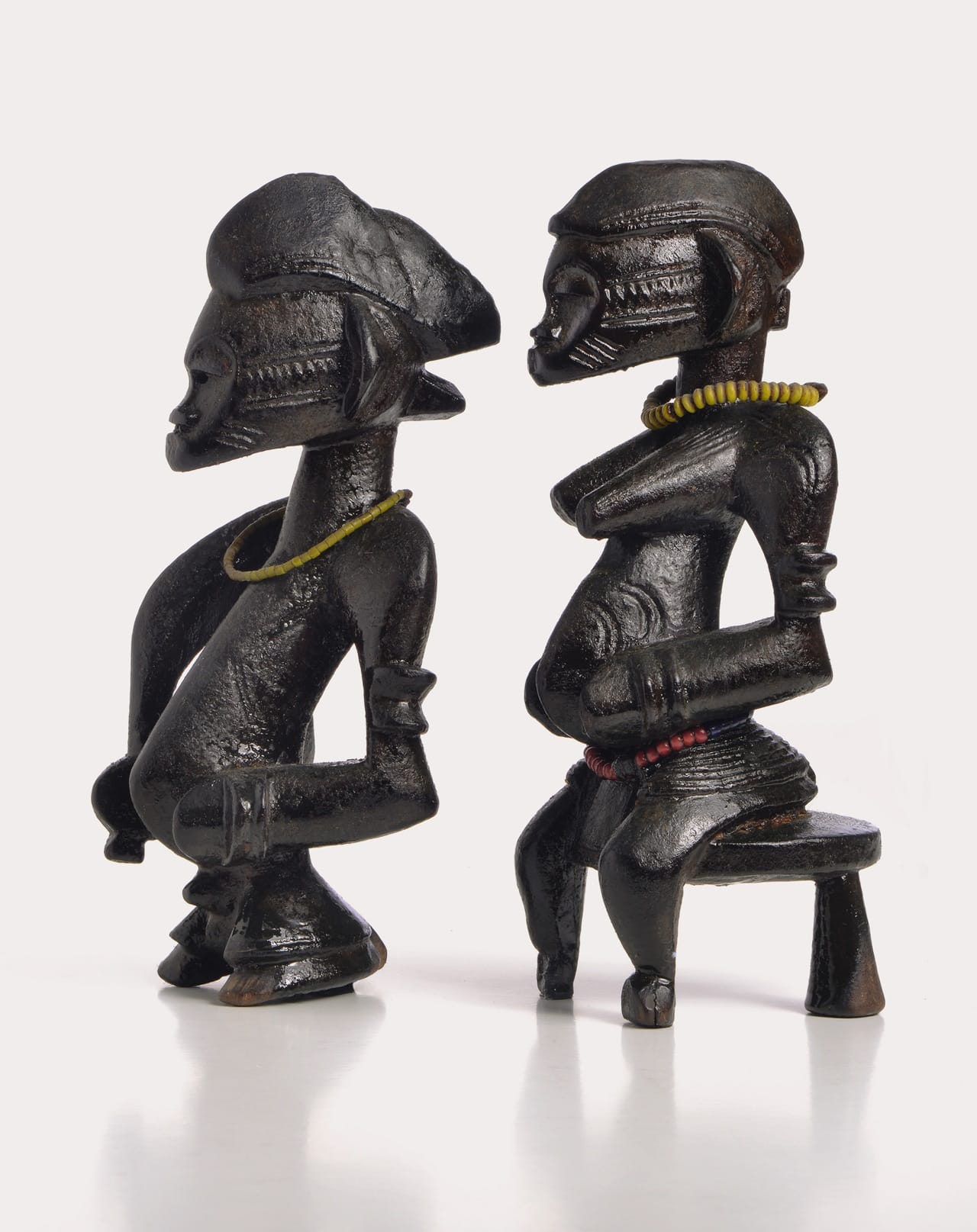 Couple de figurines tugubélé.