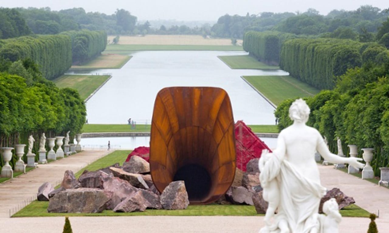 Anish Kapoor, “Dirty Corner” (2011-2015) Château de Versailles. (Photograph: Fabrice Seixas/Kapoor Studio)