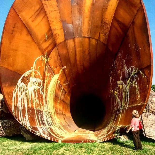 Paint thrown by vandals on Anish Kapoor's sculpture "Dirty Corner" (2015) at Versailles. (photo by Sophie Walker, via Instagram)
