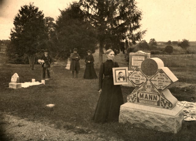 'Beyond the Dark Veil: Post Mortem & Mourning Photography from The Thanatos Archive'