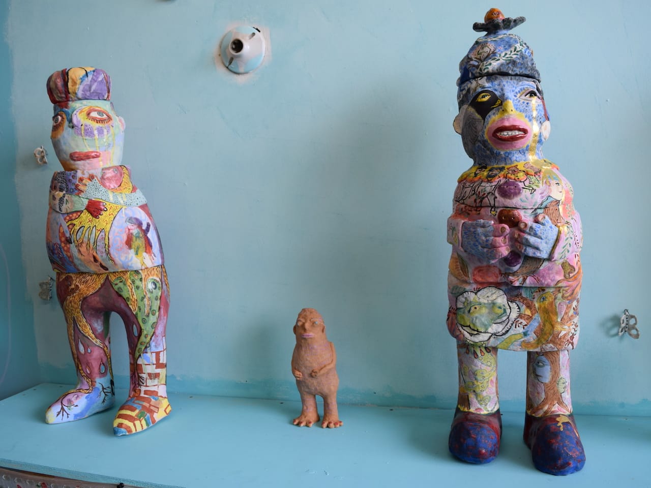 Ceramic sculptures by Lulu Yee in her studio at 1717 Troutman Street (photo by Benjamin Sutton for Hyperallergic)