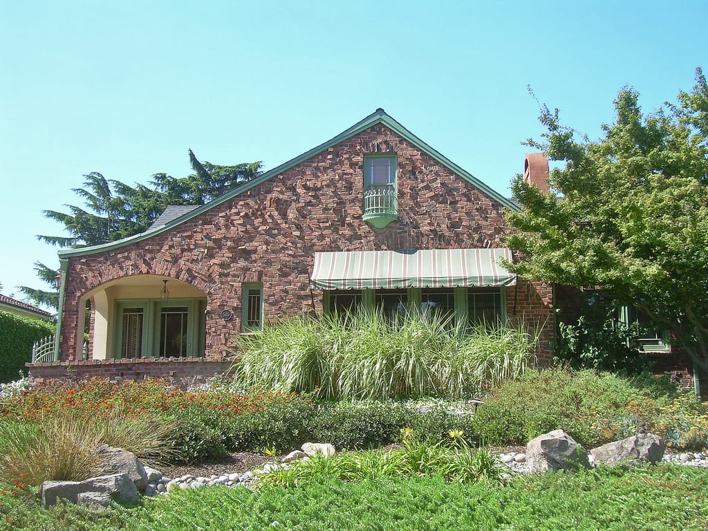 Clinker brick house in San Jose, California (photo by David Sawyer, via Flickr)