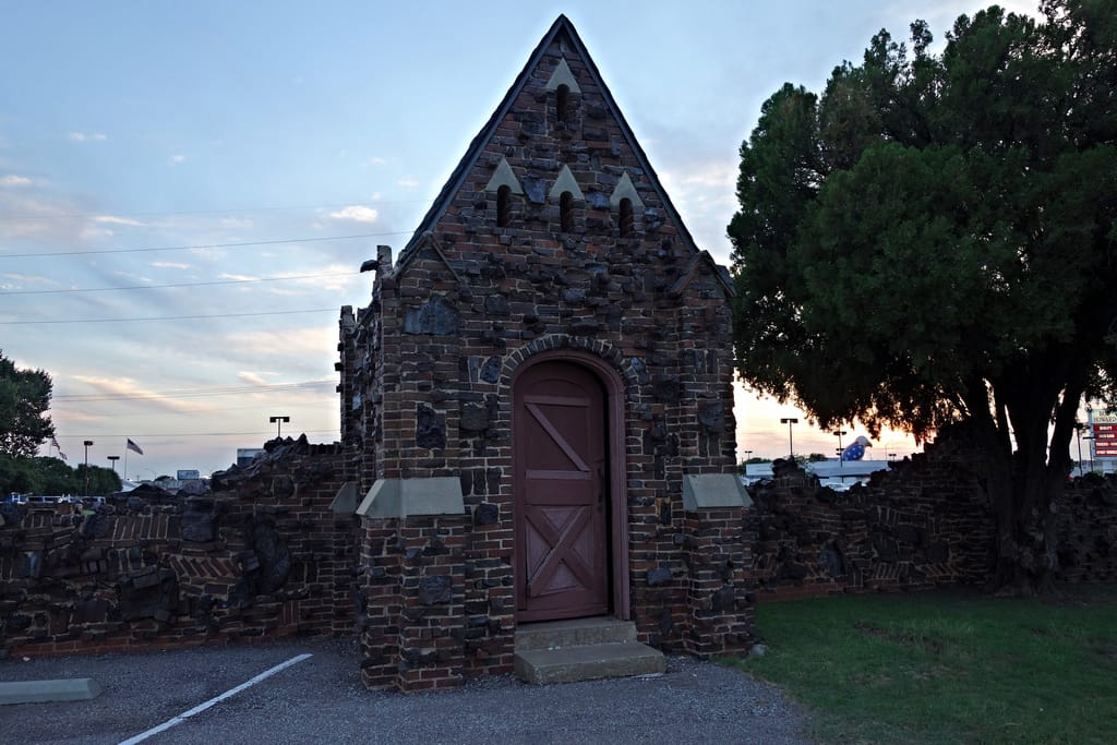 Clinker brick at Memorial Park Cemetery in Oklahoma City (photo by the author for Hyperallergic)