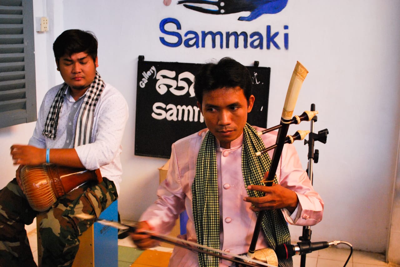 Yorn Young and Sastra Keo performing at Sammaki's four year anniversary party.