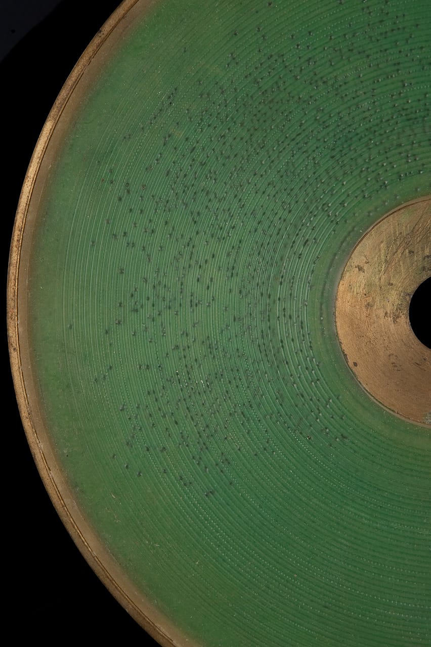 Hamlet green wax disc (likely 1884-85). Content: Man reciting opening line's of Hamlet's "To be, or not to be" soliloquoy