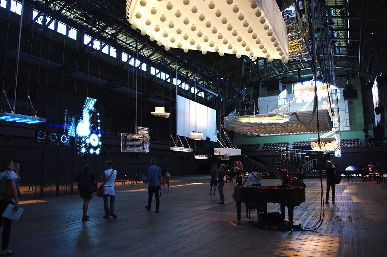 Installation view, 'Philippe Parreno: H {N)Y P N(Y} OSIS' at the Park Avenue Armory (photo by the author for Hyperallergic) (click to enlarge)