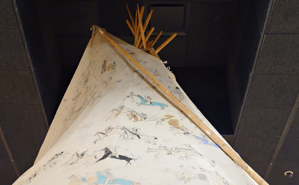 Jṑqī́gácút: Tipi With Battle Pictures