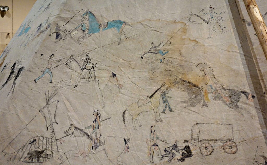 Jṑqī́gácút: Tipi With Battle Pictures