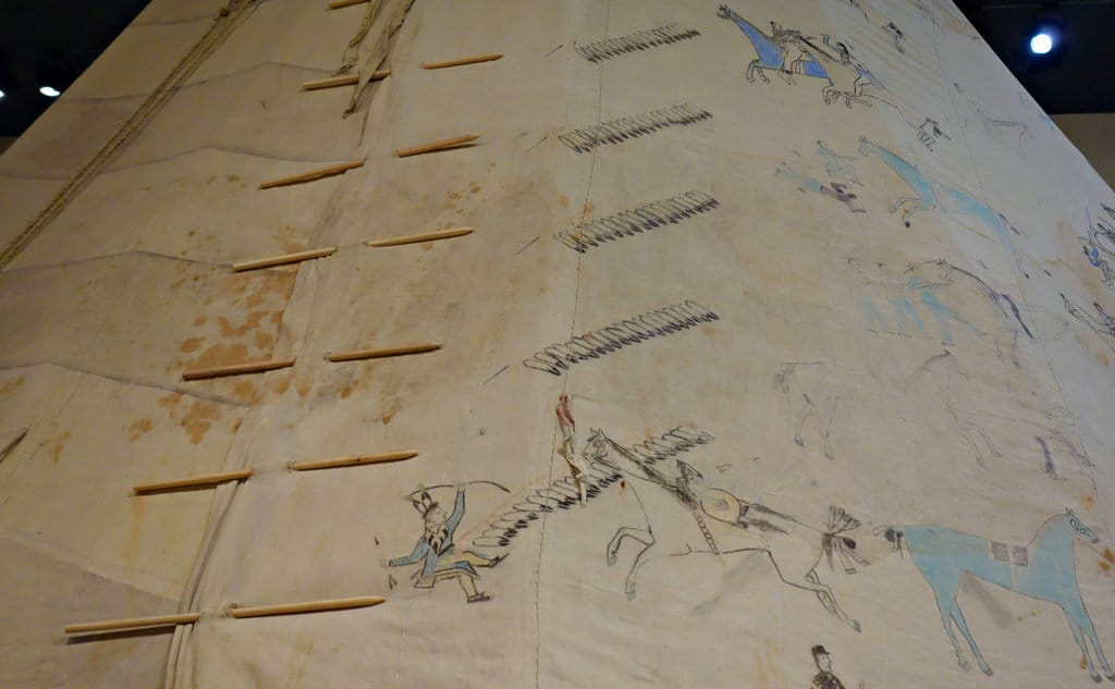 Jṑqī́gácút: Tipi With Battle Pictures