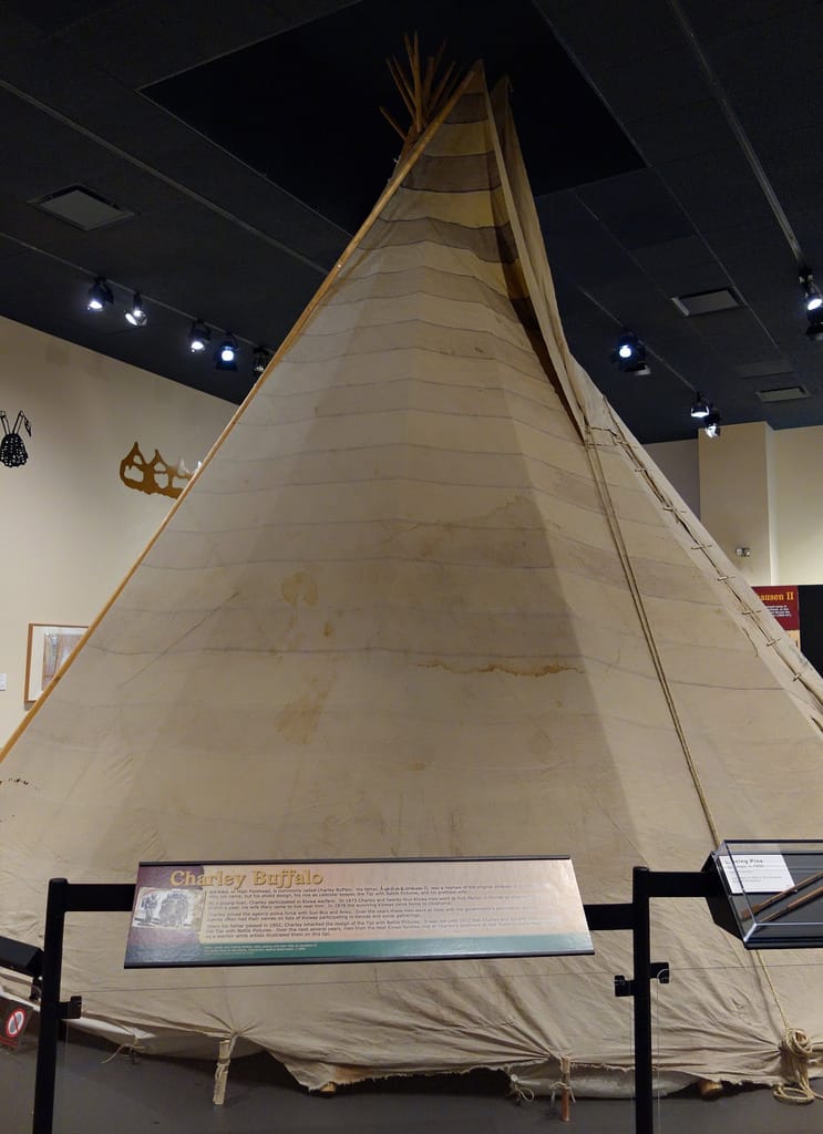 Jṑqī́gácút: Tipi With Battle Pictures