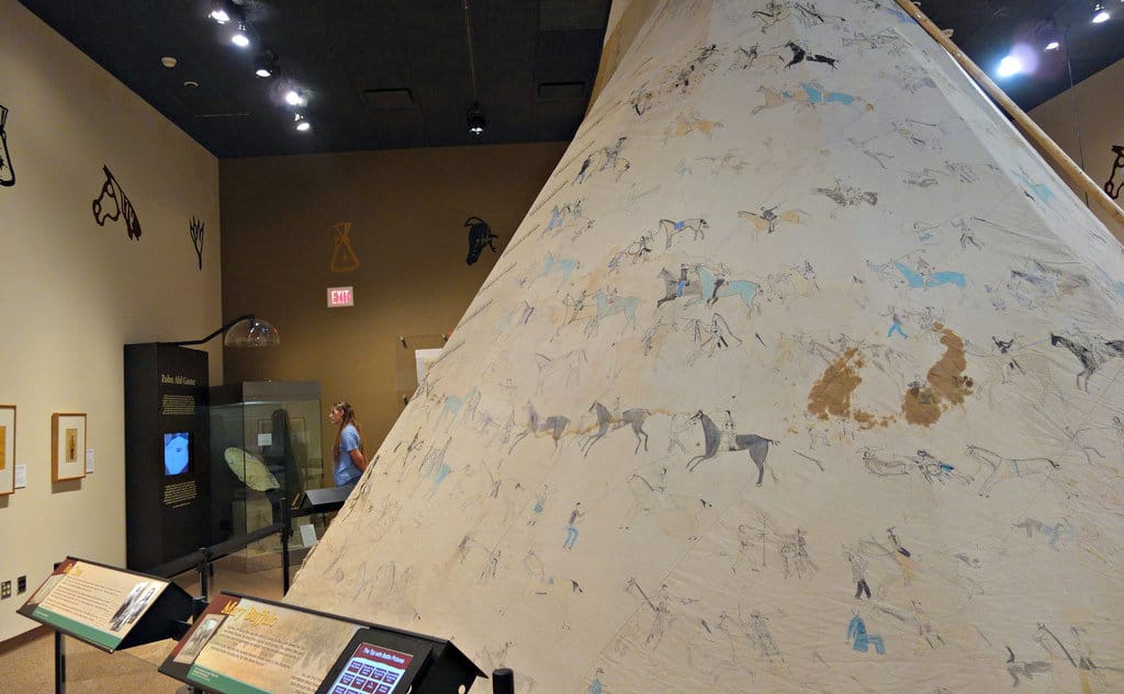 Jṑqī́gácút: Tipi With Battle Pictures