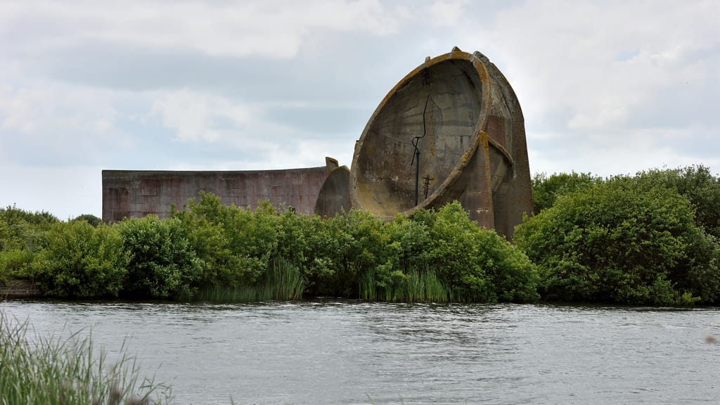 Acoustic mirrors at Romney Marsh, England (photo by Tom Lee, via Flickr)
