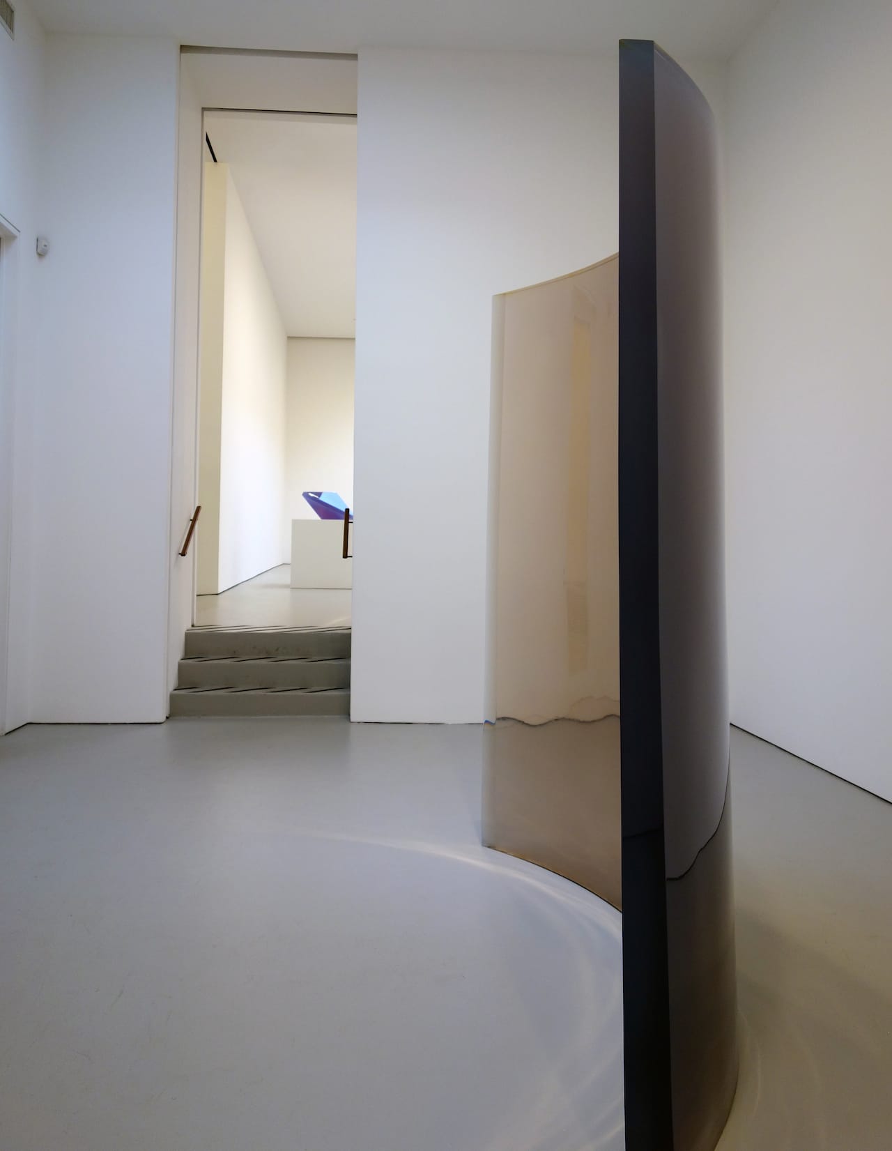 De Wain Valentine, "Curved Wall Clear" (1969), cast polyester resin, 88 3/8 x 91 3/8 x 20 1/2 inches