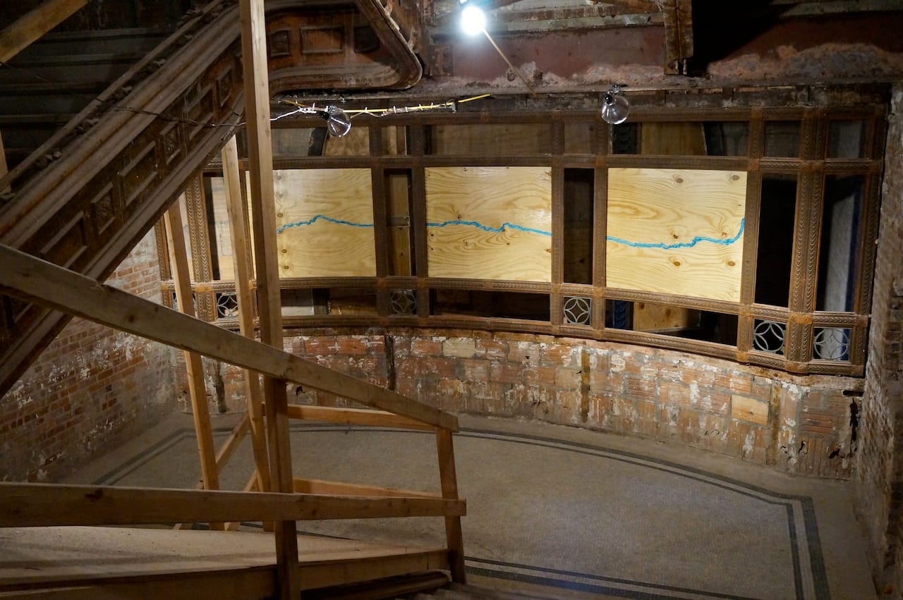 Melissa Calderón, "The Bronx River" (2015), 3 panels consisting of plywood, embroidery thread, tar