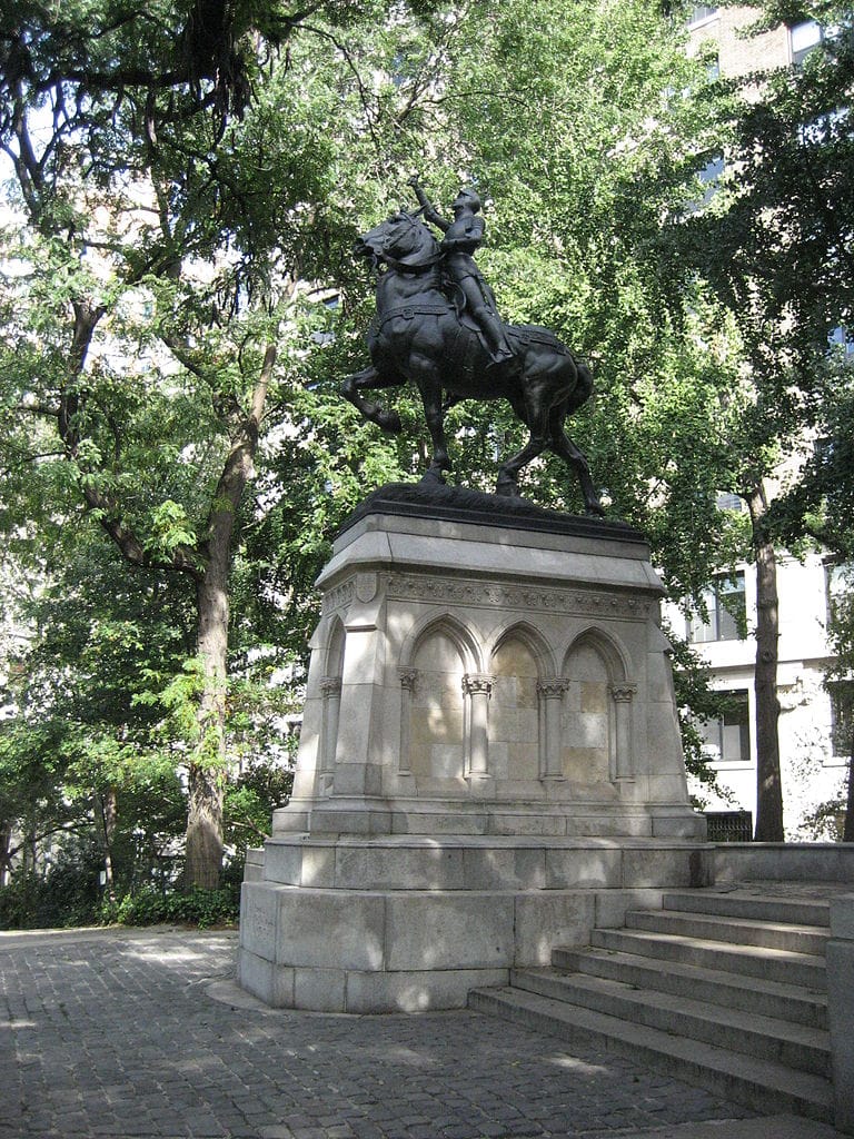 Statue of Joan of Arc in Riverside Park (photo by Chenumuri, via Wikimedia)