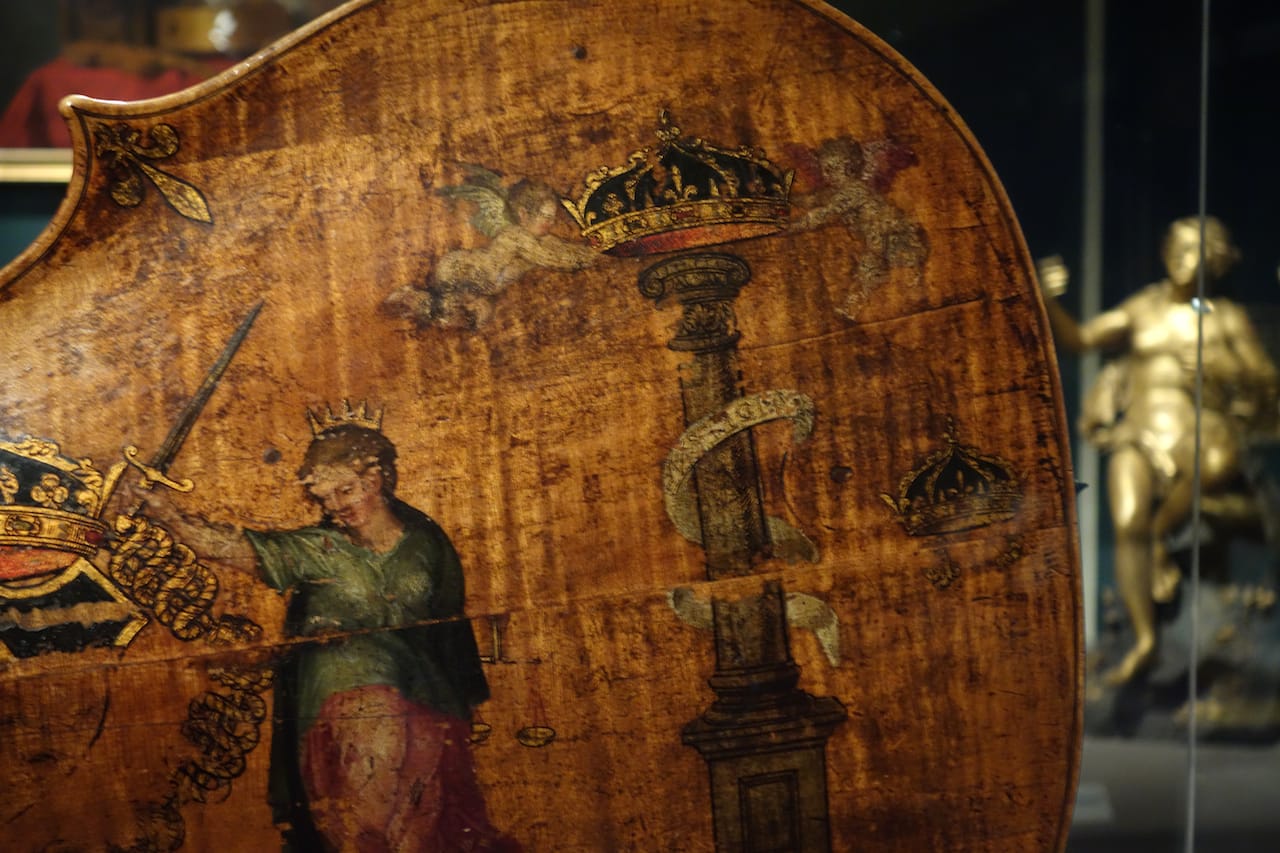 Amati “King” cello at the Metropolitan Museum of Art