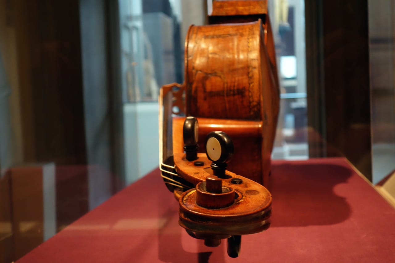 Amati “King” cello at the Metropolitan Museum of Art