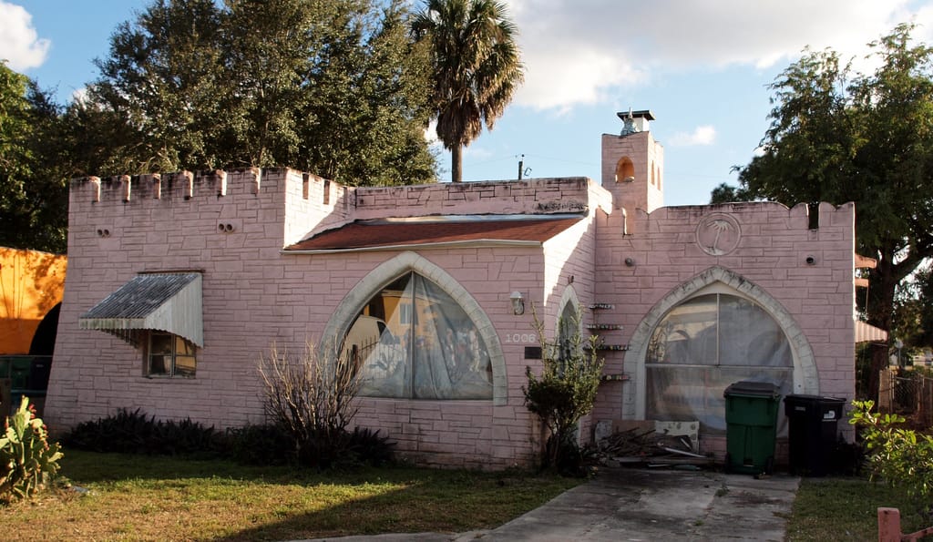 Opa-locka home (photo by Sandra Cohen-Rose and Colin Rose, via Flickr)