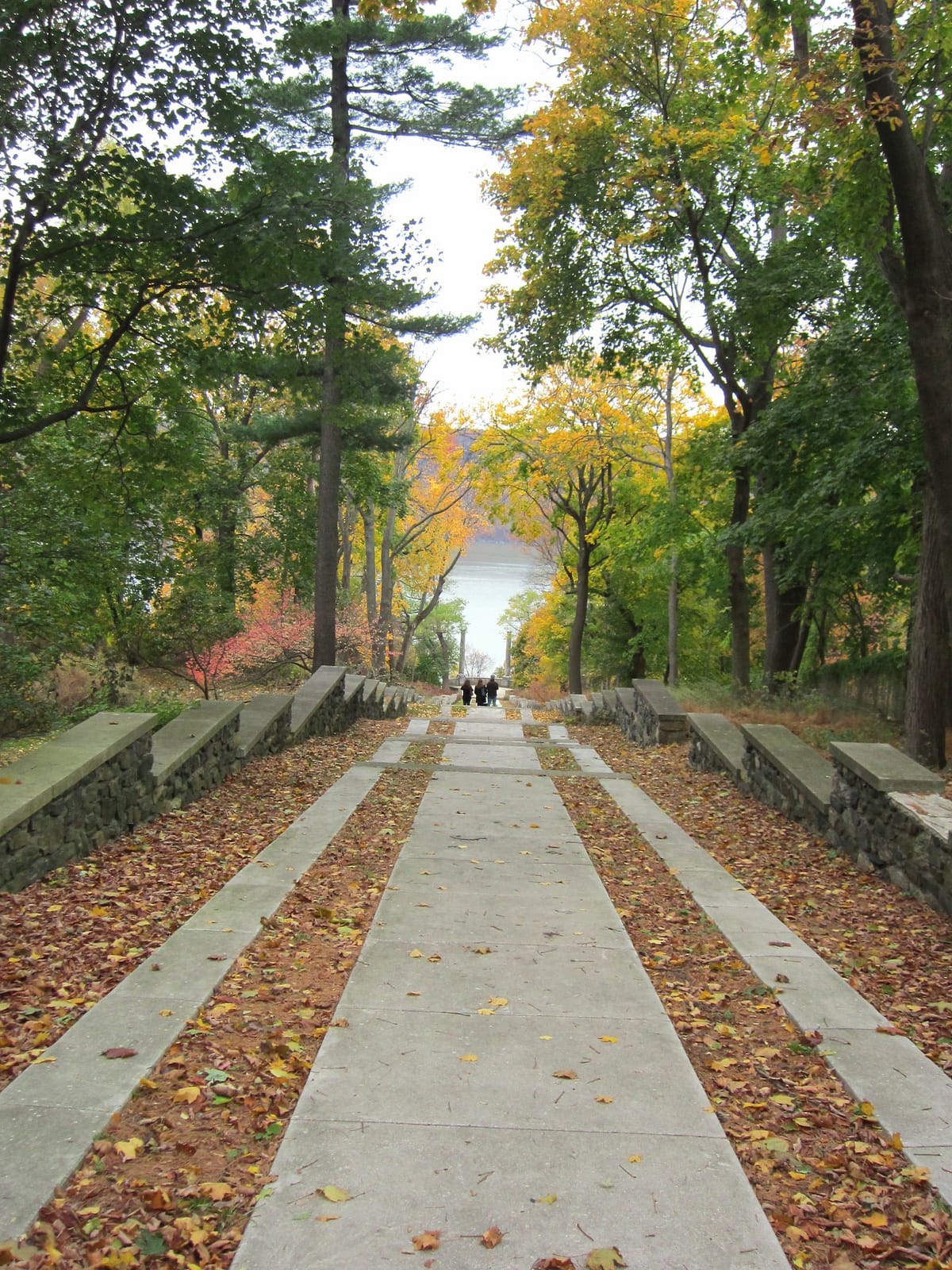 Roman columns in Untermyer Gardens (photo by the author for Hyperallergic)