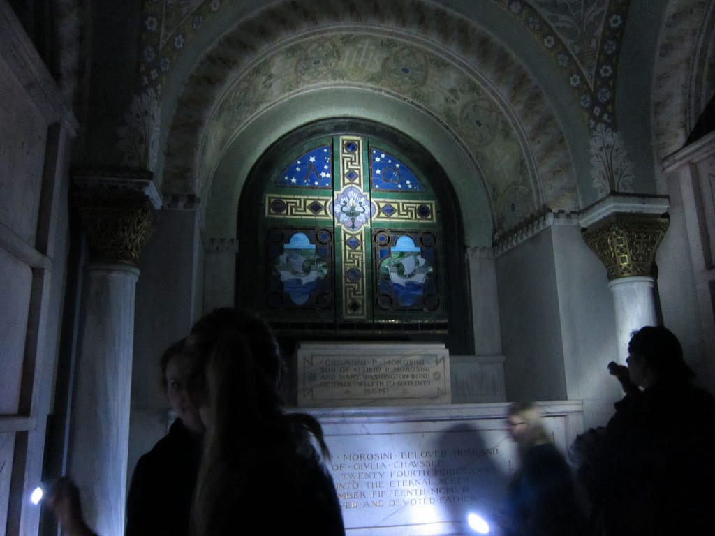 Stained glass in the Morosini Mausoleum in Woodlawn Cemetery, The Bronx (photo by the author for Hyperallergic)