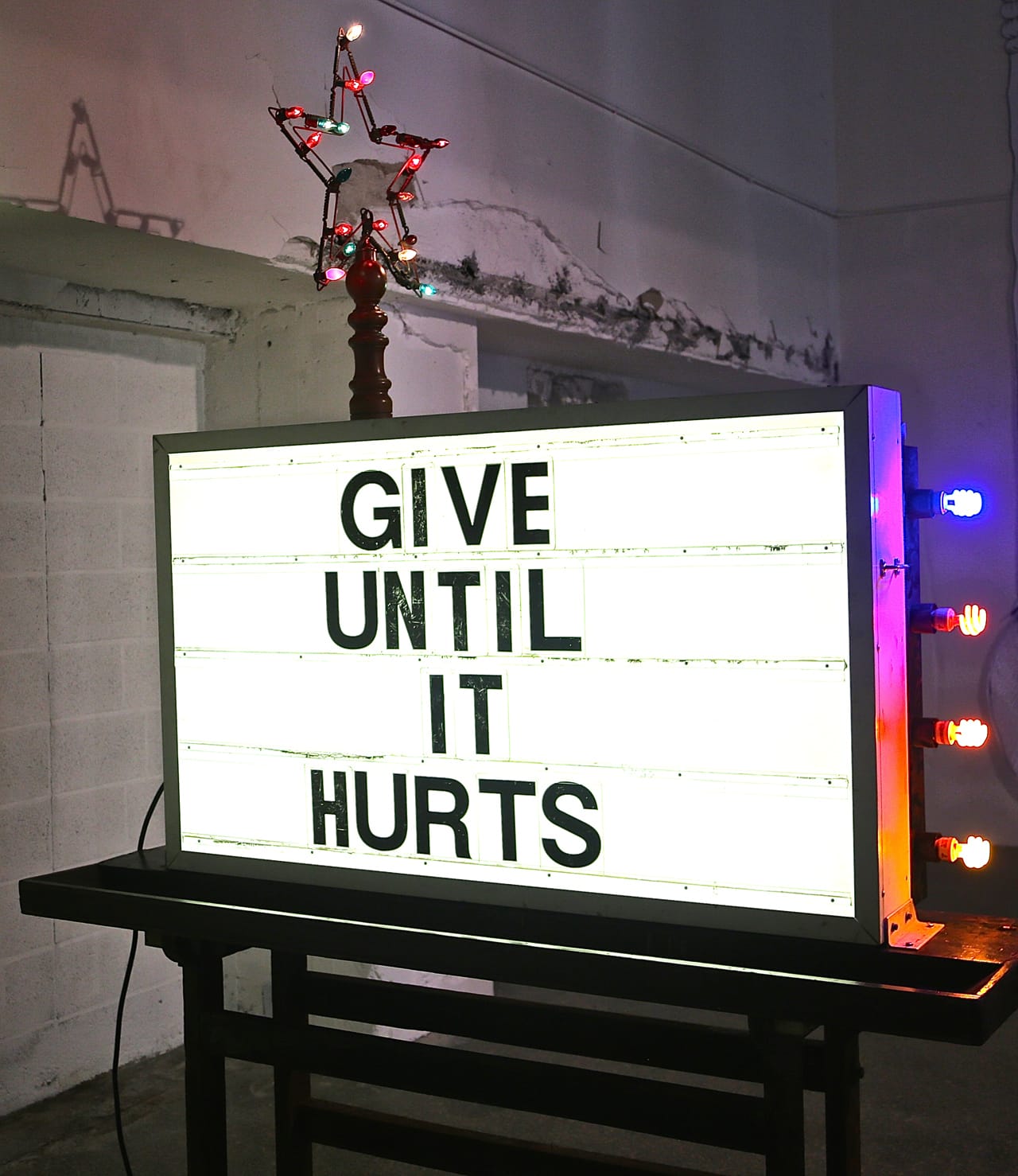 Dana DePew, "Give Until It Hurts," in Gallery Project's 'Wish List' (all photos by the author for Hyperallergic)