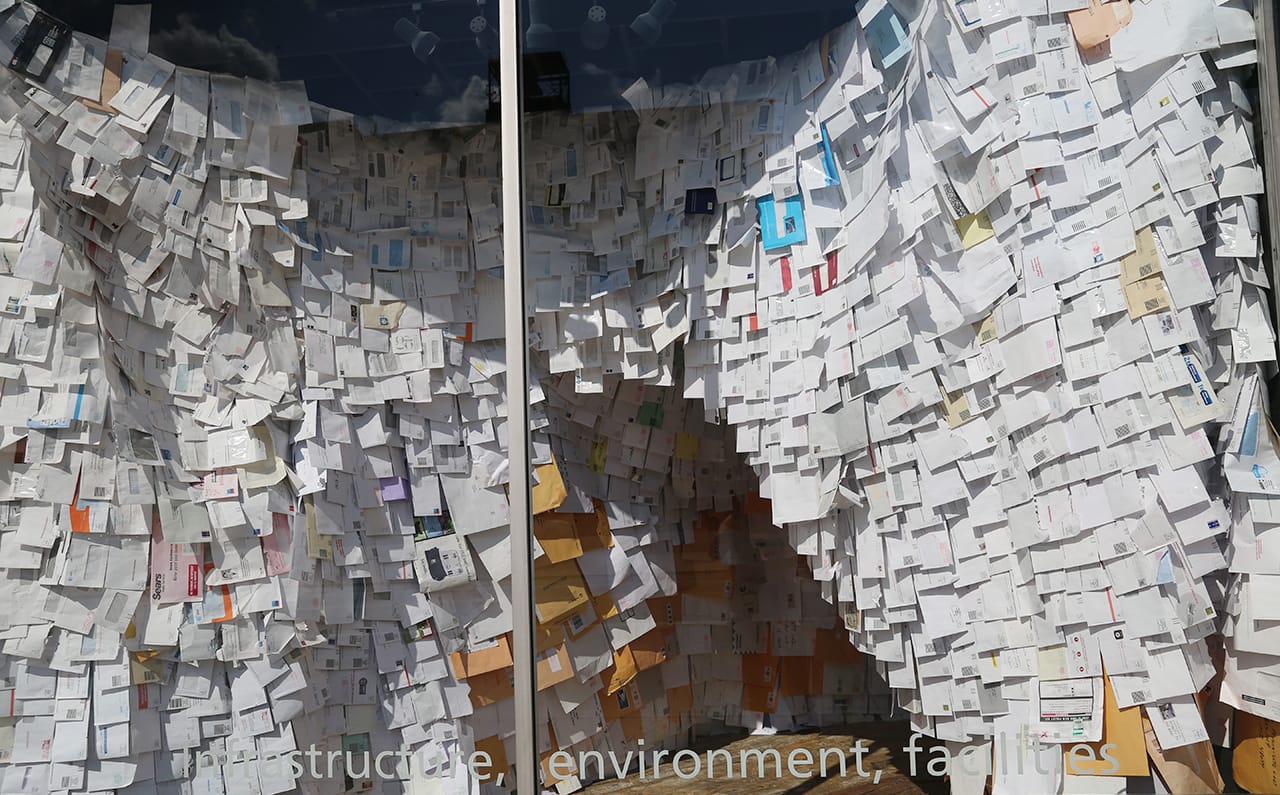 A view of Andy Thompson's installation "Everyone Says 'Hi'" (all photos by the author for Hyperallergic) (click to enlarge)