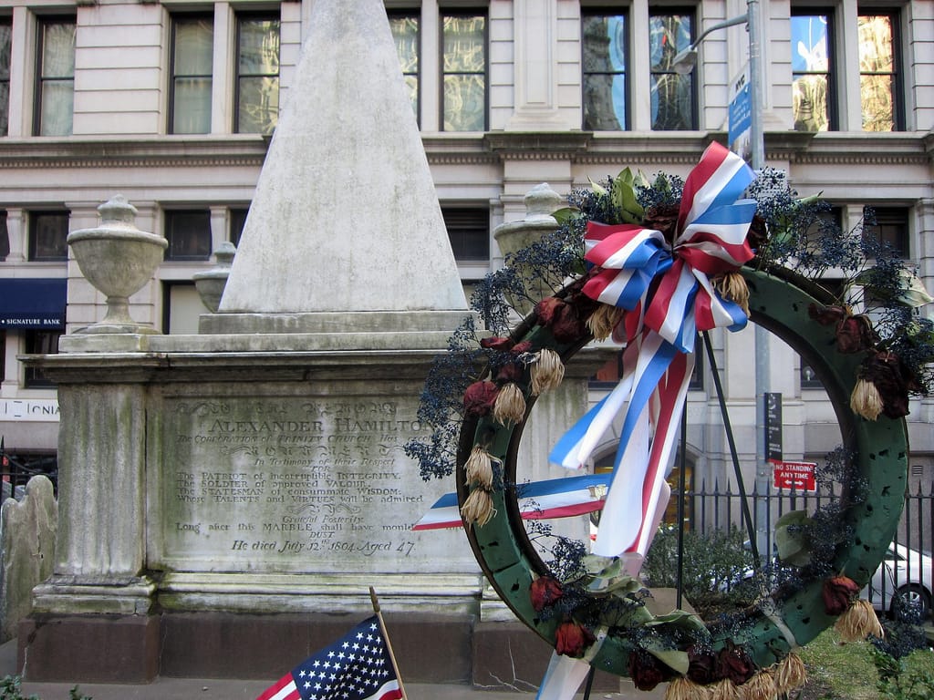 Grave of Alexander Hamilton (photo by the author for Hyperallergic)