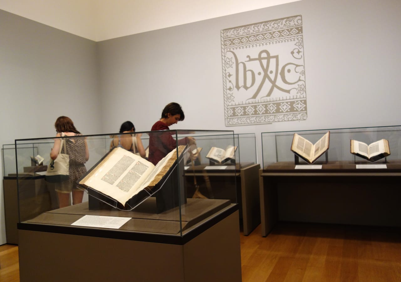 Installation view of 'William Caxton and the Birth of English Printing' (photo by the author for Hyperallergic)