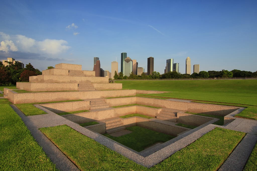 Houston Police Offier's Memorial by Jesús Moroles (photo by meltedplastic/Flickr)
