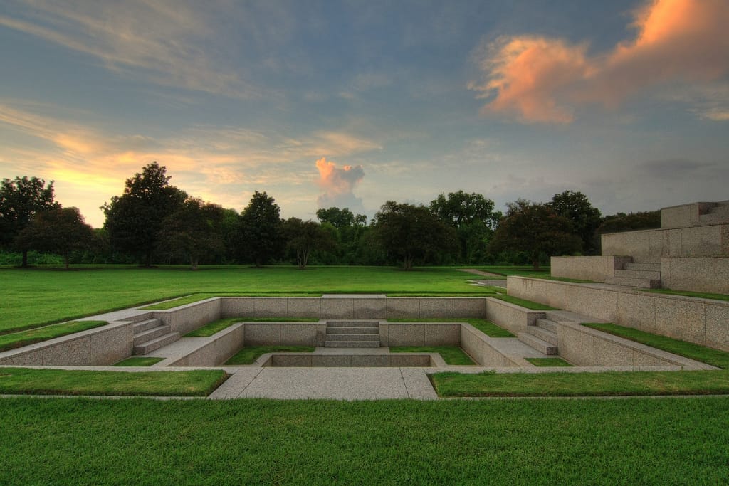 Houston Police Offier's Memorial by Jesús Moroles (photo by meltedplastic/Flickr)