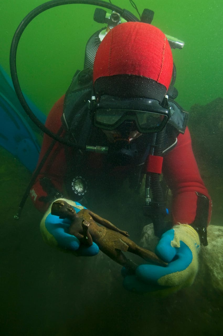 Bronze statuette of a pharaoh, found at Thonis-Heracleion, Aboukir Bay, Egypt (© Franck Goddio/Hilti Foundation, photo by Christoph Gerigk)