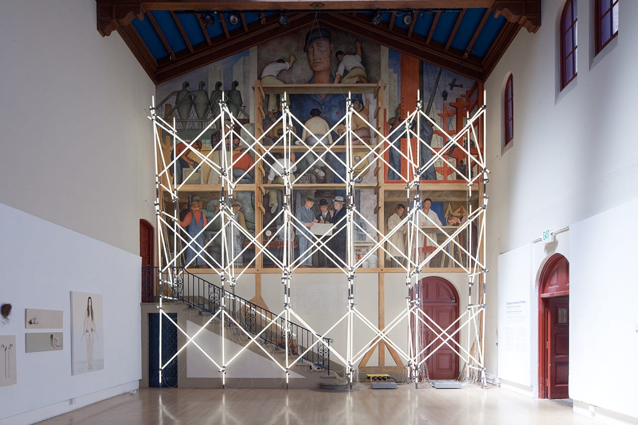 Installation view, Alejandro Almanza Pereda, "Change the world or go home" (2009–15); Diego Rivera, "The Making of a Fresco Showing the Building of a City" (1931) (photo by Gregory Goode, courtesy the artist and SFAI)