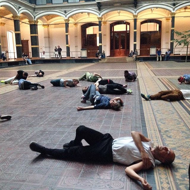 Performers in Tino Sehgal's retrospective at the Martin-Gropius-Bau (photo by @youngyun/Instagram)