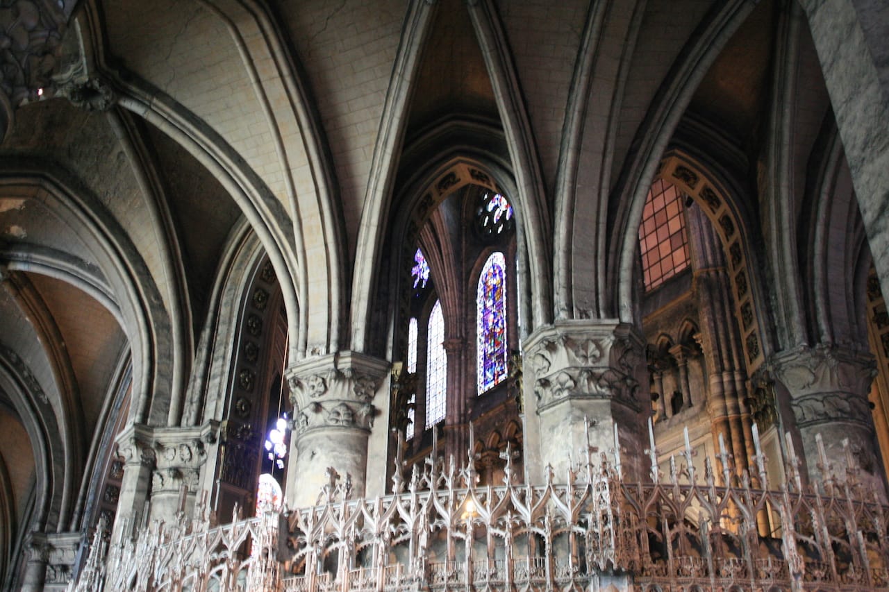 The ambulatory of Chartres Cathedral in 2007 (Image via Wikimedia) 